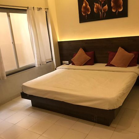 Hotel Divine Indore Eksteriør billede
